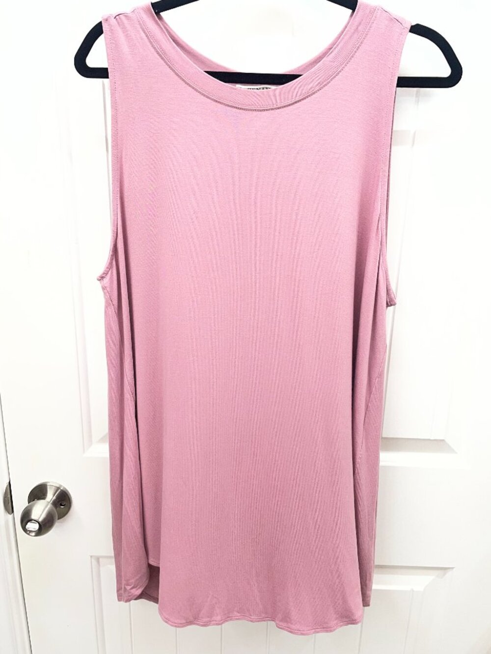 Women's Plus Tank Top Zenana Hi Low Rayon Cream Dark Rose Pink Plus 1X NWOT - Picture 3 of 6
